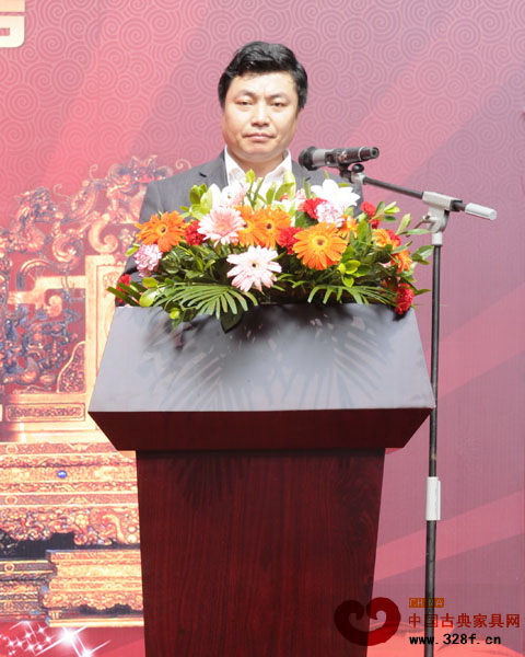 高肃代表主办方在发布会上回顾2010总评榜盛况