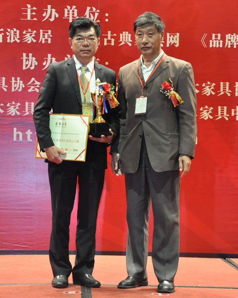 张祝林 深圳市宝安区红木家具行业协会会长,深发红木家具董事长