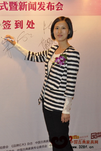 龚燕艳（卓木王红木营销总监）