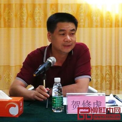 大涌镇镇长贺修虎对2018新中式红木家具展相关工作做具体指导 大涌镇镇长贺修虎对2018新中式红木家具展相关工作做具体指导