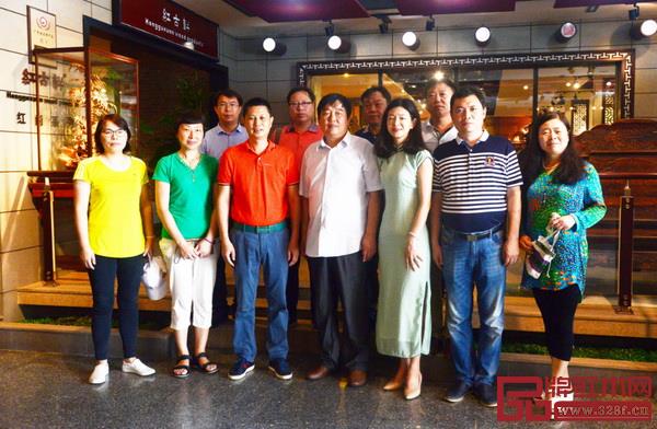 河南工程学院领导、老师一行到红古轩参观 河南工程学院领导、老师一行到红古轩参观