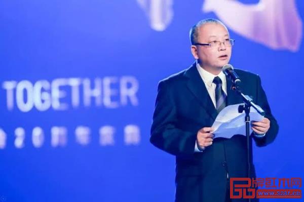 厚街镇镇委副书记、镇长叶可阳致辞 厚街镇镇委副书记、镇长叶可阳致辞