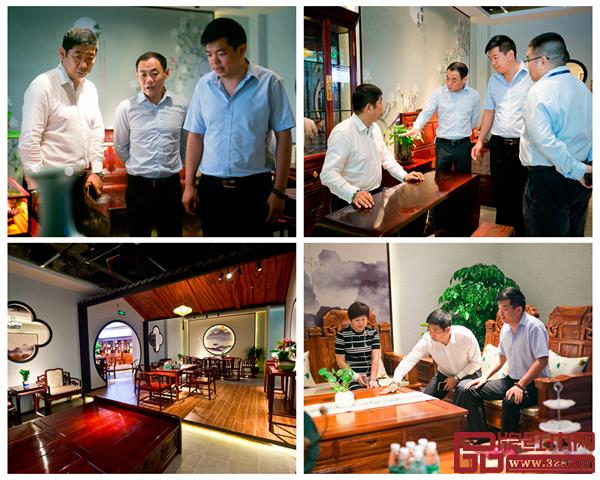 居典红木董事长尹付林(上左图右一)带领万达集团华南中心的高层们参观紫檀馆 居典红木董事长尹付林(上左图右一)带领万达集团华南中心的高层们参观紫檀馆