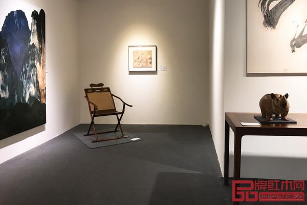 区氏臻品黄花梨躺椅在佳士得上海艺术空间预展 区氏臻品黄花梨躺椅在佳士得上海艺术空间预展