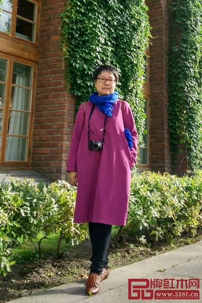 全联民间文物艺术品商会艺术红木家具专委会专家顾问、华南农业大学研究生导师郭琼 全联民间文物艺术品商会艺术红木家具专委会专家顾问、华南农业大学研究生导师郭琼
