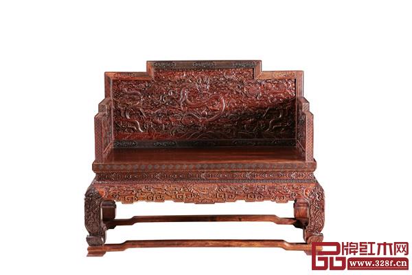 伍建波创作的《小叶紫檀家具-真龙宝座》在第25届全国工艺品交易会上获得2017年“金凤凰”创新产品设计大奖赛金奖 伍建波创作的《小叶紫檀家具-真龙宝座》在第25届全国工艺品交易会上获得2017年“金凤凰”创新产品设计大奖赛金奖