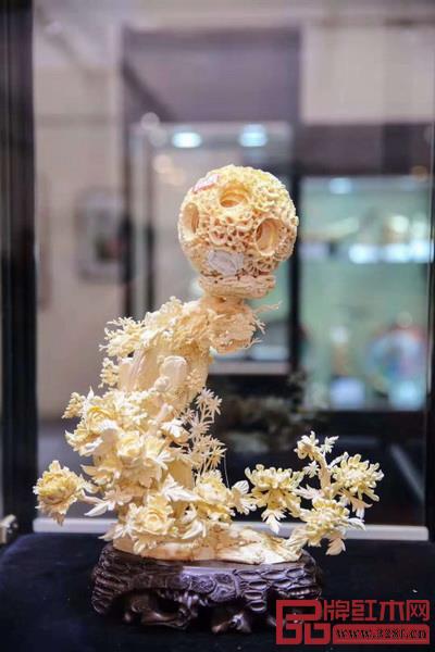  “三雕·一彩·一绣”主题展馆展现特色岭南工艺美术文化