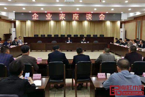 10月31日,由东阳市委副书记、市长姚激扬主持的企业家座谈会在东阳市行政服务中心召开 10月31日,由东阳市委副书记、市长姚激扬主持的企业家座谈会在东阳市行政服务中心召开