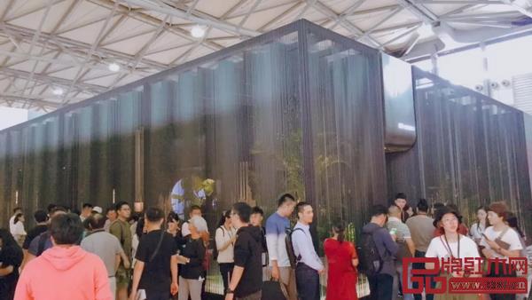 第24 届中国国际家具展及摩登上海时尚家居观展人数众多 第24 届中国国际家具展及摩登上海时尚家居观展人数众多