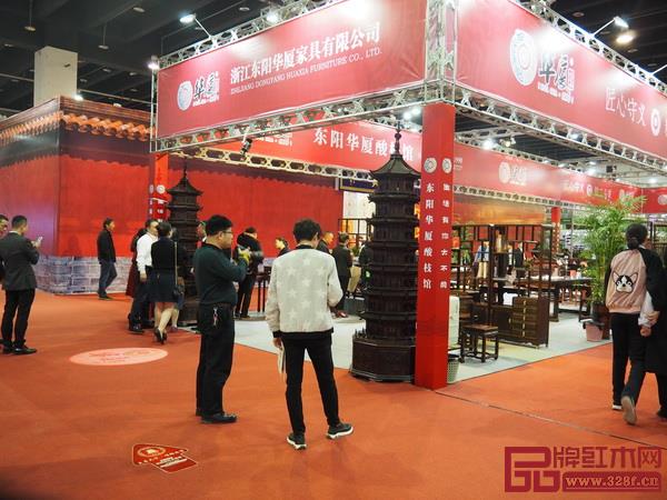 众多红木爱好者近距离感受华厦·大不同玲珑宝塔 众多红木爱好者近距离感受华厦·大不同玲珑宝塔