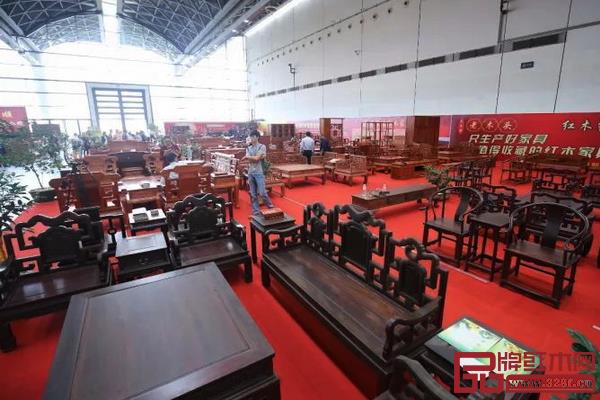 红木家具亮相中国-东盟博览会林产品与木制品展 红木家具亮相中国-东盟博览会林产品与木制品展