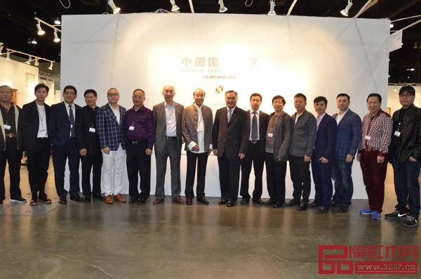 “中国艺术红木军团”携带大师经典之作亮相美国洛杉矶国际艺术博览会中国国家展 “中国艺术红木军团”携带大师经典之作亮相美国洛杉矶国际艺术博览会中国国家展