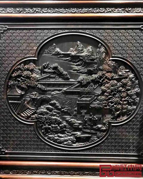 《中华耕织世纪大柜》侧视图及其侧面精美的雕刻 《中华耕织世纪大柜》侧视图及其侧面精美的雕刻