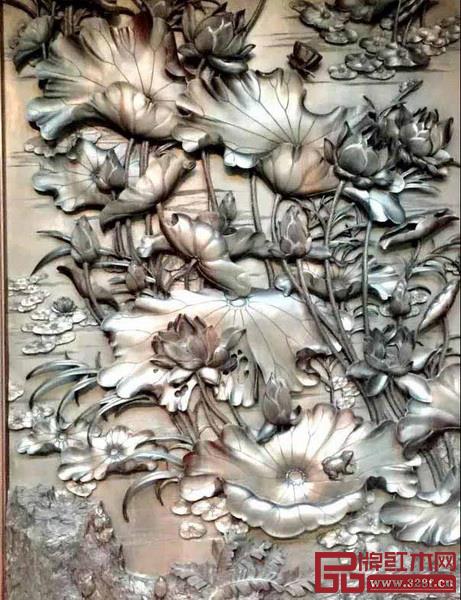 《中华耕织世纪大柜》背面节气图中的精美“荷塘”画面 《中华耕织世纪大柜》背面节气图中的精美“荷塘”画面