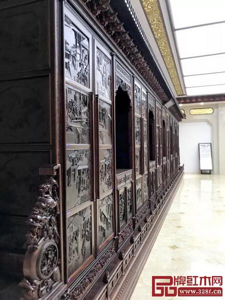 正面为48幅耕织图,画面布局借鉴故宫影壁的规制 正面为48幅耕织图,画面布局借鉴故宫影壁的规制