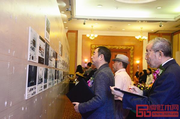 专家评审团对参赛作品进行评分 专家评审团对参赛作品进行评分