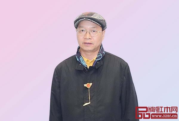 全联艺术红木家具专业委员会专家顾问、教育部教学改革示范专业“家具设计与制造”专业带头人彭亮 全联艺术红木家具专业委员会专家顾问、教育部教学改革示范专业“家具设计与制造”专业带头人彭亮