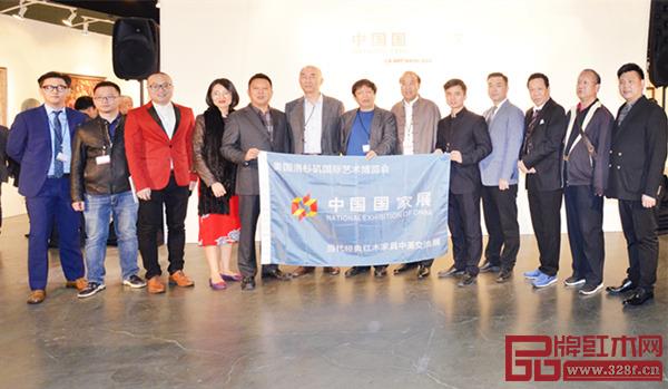2018年,受国家文化部批准、中国文化传媒集团邀请,包括东莞国寿红木、深圳泰和园、东阳明堂红木、东阳卓木王、江西鲁班木艺、中山红宝轩在内“中国艺术红木军团”亮相美国洛杉矶艺博会中国国家展 2018年,受国家文化部批准、中国文化传媒集团邀请,包括东莞国寿红木、深圳泰和园、东阳明堂红木、东阳卓木王、江西鲁班木艺、中山红宝轩在内“中国艺术红木军团”亮相美国洛杉矶艺博会中国国家展