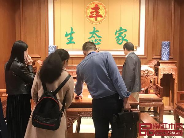 经销商参观王士丰红木 经销商参观王士丰红木