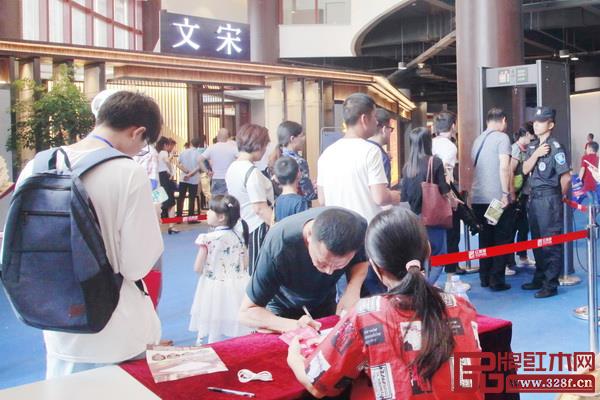 中山红博会、新中式红木家具展、全国品牌红木家具经销商大会等展会平台吸引全国客商聚焦 中山红博会、新中式红木家具展、全国品牌红木家具经销商大会等展会平台吸引全国客商聚焦