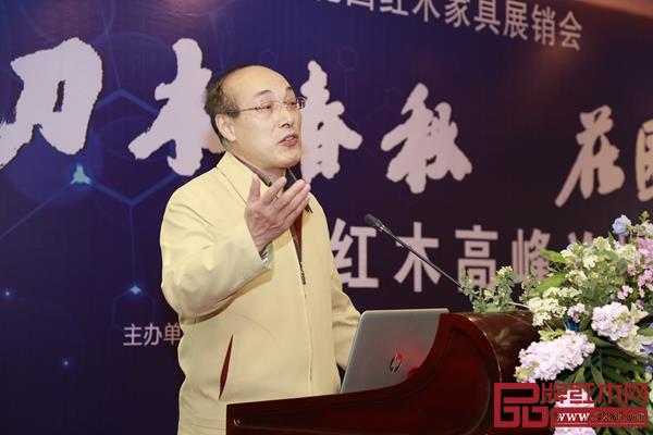 中国领导科学研究中心副主任邱霈恩,对当前红木产业形势作深度解读 中国领导科学研究中心副主任邱霈恩,对当前红木产业形势作深度解读