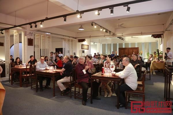 鲁班木艺文化雅集暨周年庆典在鲁班木艺明式家具馆(广州艺兴)隆重举行,现场高朋满座 鲁班木艺文化雅集暨周年庆典在鲁班木艺明式家具馆(广州艺兴)隆重举行,现场高朋满座