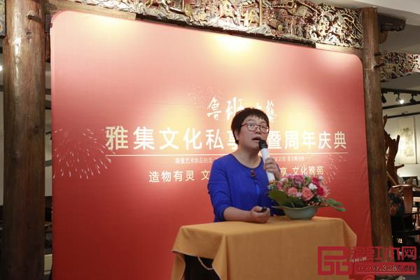 全联艺术红木家具专业委员会专家顾问、华南农业大学研究生导师郭琼做《中国传统家具设计美学鉴赏》分享 全联艺术红木家具专业委员会专家顾问、华南农业大学研究生导师郭琼做《中国传统家具设计美学鉴赏》分享