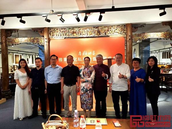 鲁班木艺文化雅集暨周年庆典在鲁班木艺明式家具馆(广州艺兴)隆重举行,现场高朋满座 鲁班木艺文化雅集暨周年庆典在鲁班木艺明式家具馆(广州艺兴)隆重举行,现场高朋满座