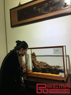 客户观赏国方展品 客户观赏国方展品