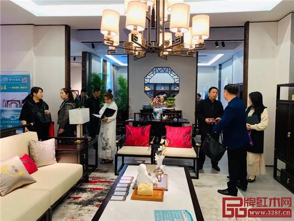 【卓阅】亮相1号新中式品牌馆,现场人流如织 【卓阅】亮相1号新中式品牌馆,现场人流如织