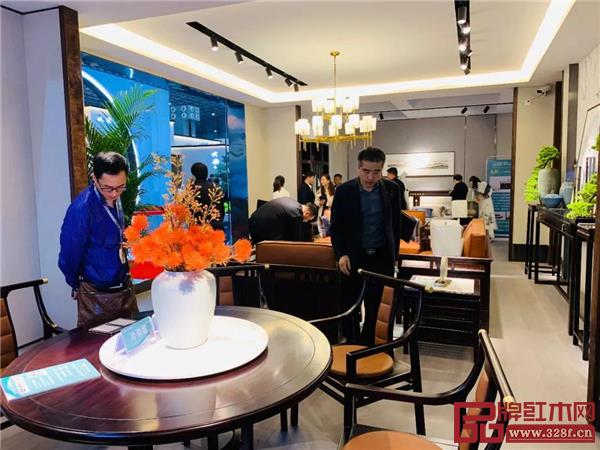 【卓阅】亮相1号新中式品牌馆,现场人流如织 【卓阅】亮相1号新中式品牌馆,现场人流如织