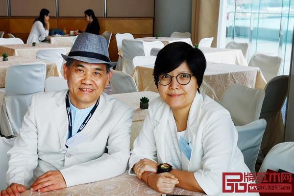 王周与Regent品牌公司经理俞致婷女士合影 王周与Regent品牌公司经理俞致婷女士合影