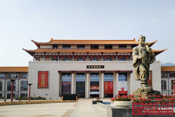 被喻为红木家具市场的风向标的红木产区仙游,在近几年来的发展中,经历了成长之痛 被喻为红木家具市场的风向标的红木产区仙游,在近几年来的发展中,经历了成长之痛