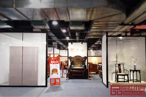 福建仙游县现有古典工艺家具生产企业 4000 多家,涌现出一批品牌企业 福建仙游县现有古典工艺家具生产企业 4000 多家,涌现出一批品牌企业