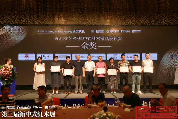 古木印象——《印象一号》沙发斩获“匠心守艺·经典亚博体育苹果客户端亚博体育下载苹果家具精品奖·金奖” 古木印象——《印象一号》沙发斩获“匠心守艺·经典亚博体育苹果客户端亚博体育下载苹果家具精品奖·金奖”