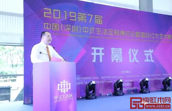 太和木作创始人关毅出席深圳国际亚博体育下载苹果艺术展 太和木作创始人关毅出席深圳国际亚博体育下载苹果艺术展