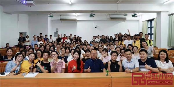 周京南老师（前排右五）与华南农业大学师生合影