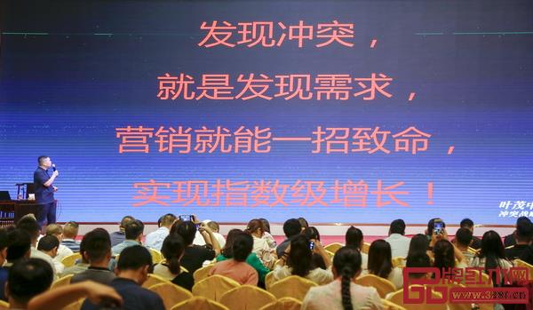 消费者诉求趋向具象——满足需求与解决问题,丁士安院长表示,红木企业要学会发现并解决冲突,真正掌握洞察消费者需求的方法 消费者诉求趋向具象——满足需求与解决问题,丁士安院长表示,红木企业要学会发现并解决冲突,真正掌握洞察消费者需求的方法