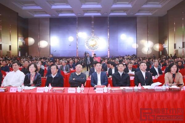 第十四届中国木雕竹编工艺美术博览会开幕式现场,众多领导嘉宾齐聚一堂 第十四届中国木雕竹编工艺美术博览会开幕式现场,众多领导嘉宾齐聚一堂