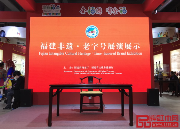 仙游怀古红木代表“仙作红木品牌”携多款大师级典藏家具亮相进博会 仙游怀古红木代表“仙作红木品牌”携多款大师级典藏家具亮相进博会