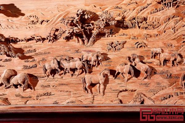 陈戴青大师木雕作品《百骏图》挂屏雕刻栩栩如生 陈戴青大师木雕作品《百骏图》挂屏雕刻栩栩如生