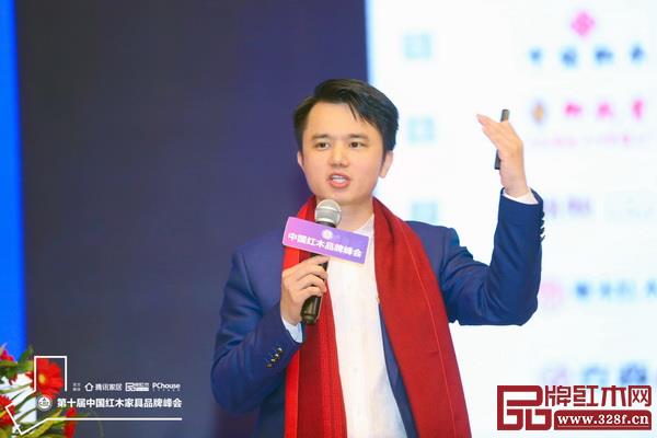 全联艺术红木家具专业委员会执行会长、弘木传媒CEO林伟华 全联艺术红木家具专业委员会执行会长、弘木传媒CEO林伟华