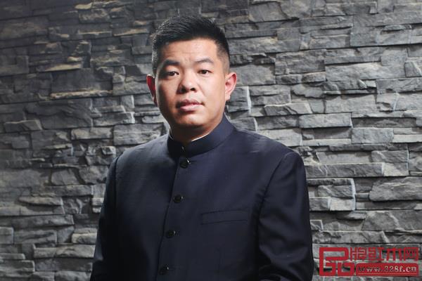 全联艺术红木家具专业委员会主席团主席、广作红木研究院院长、居典红木董事长尹付林 全联艺术红木家具专业委员会主席团主席、广作红木研究院院长、居典红木董事长尹付林