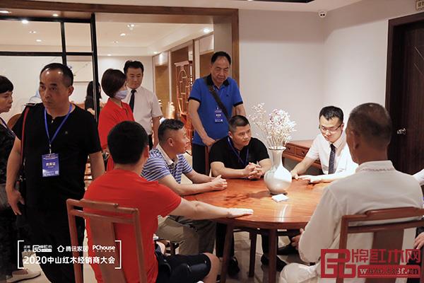 众多经销商最终选择并签约雅宋红木 众多经销商最终选择并签约雅宋红木