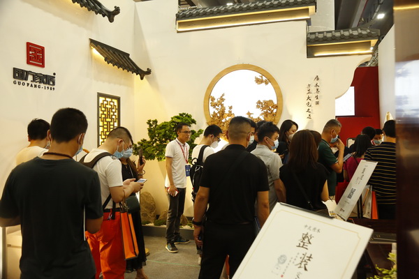 国方家居中式原木整装展位强势吸睛 国方家居中式原木整装展位强势吸睛