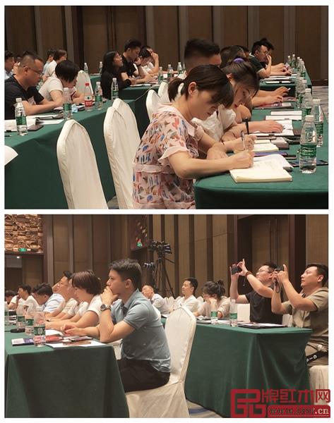 嘉宾们在分享会上认真聆听,用手机记录下精彩内容 嘉宾们在分享会上认真聆听,用手机记录下精彩内容