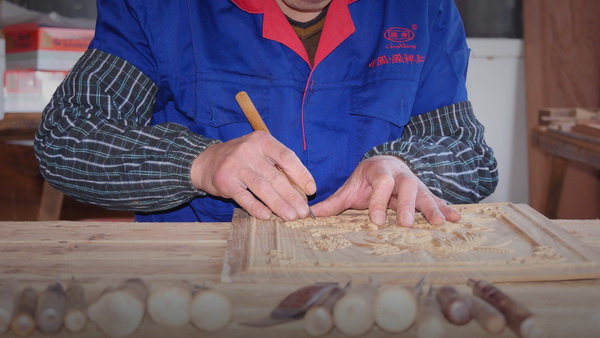  国祥红木匠人们用优秀的技艺打造精品家具