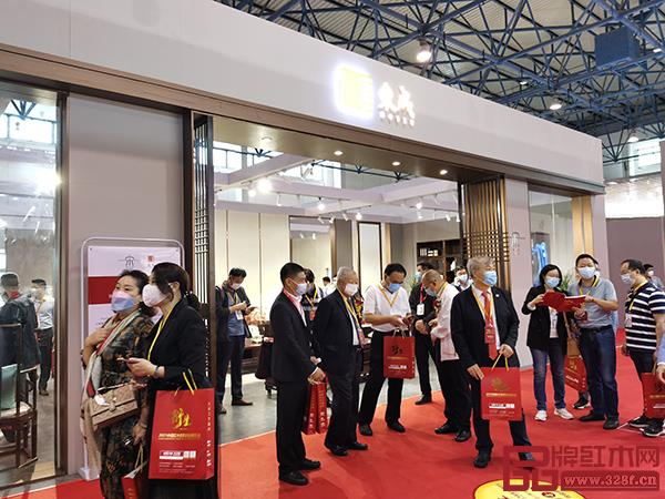 东成文宋展位现场人气爆棚 东成文宋展位现场人气爆棚