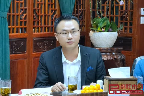 雅宋红木总经理窦琦柳发言 雅宋红木总经理窦琦柳发言