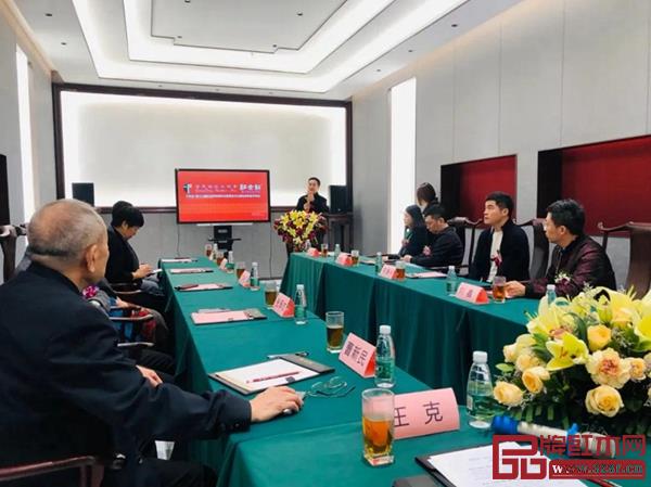 广东省第十三届人大代表、广东省家具协会会长王克致辞 广东省第十三届人大代表、广东省家具协会会长王克致辞